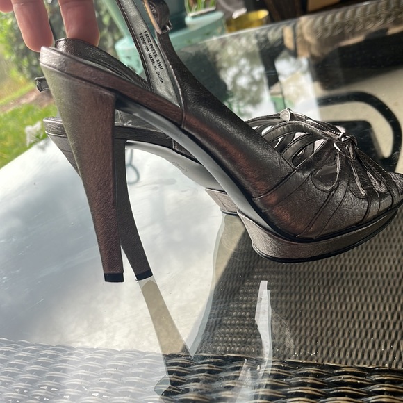 Bogo ⭐️ Calvin Klein Sz 8.5 metallic grey platform high heels - Picture 5 of 14